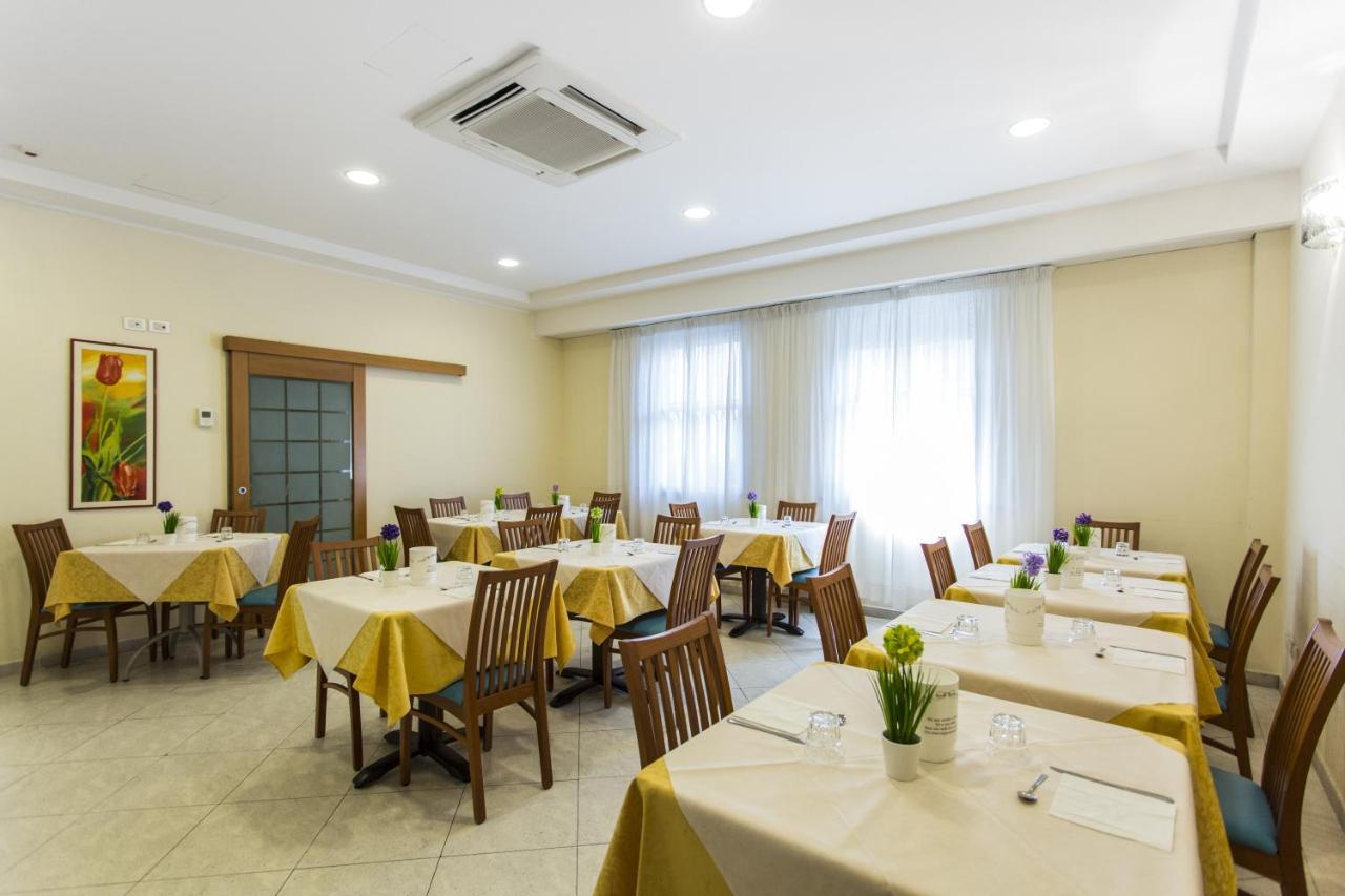 Hotel Savana Rimini Exterior foto
